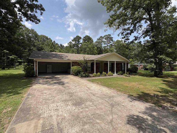 7905 N Pinewood Drive , Pine Bluff, AR 71603