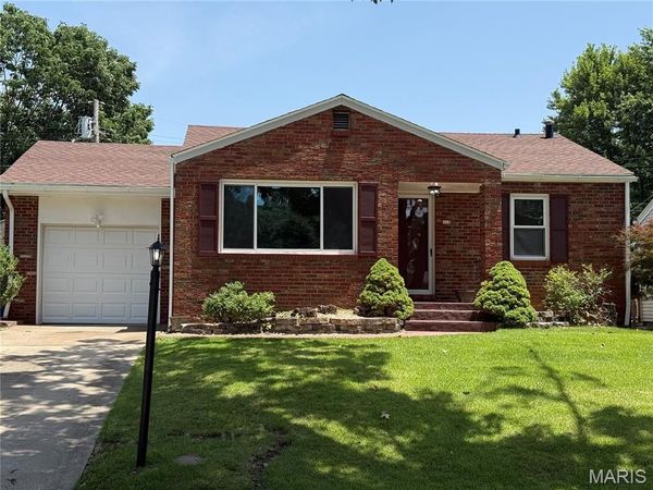 310 Lindenwood Boulevard , Alton, IL 62002