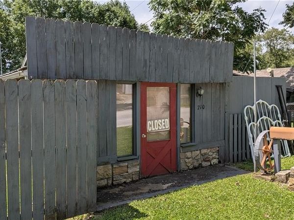 710 Locust Street, Pleasant Hill, MO 64080