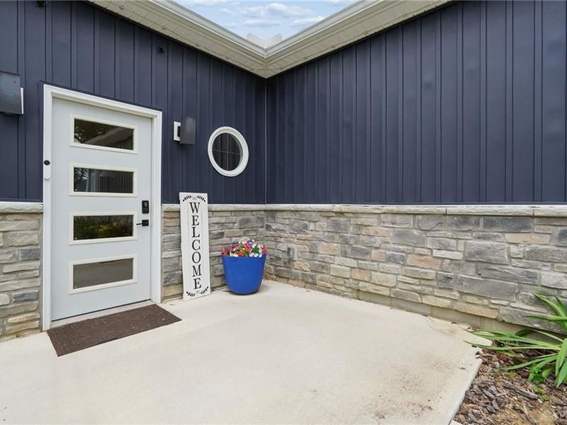 1300 E Choctaw Drive, London, OH 43140 Photo 2
