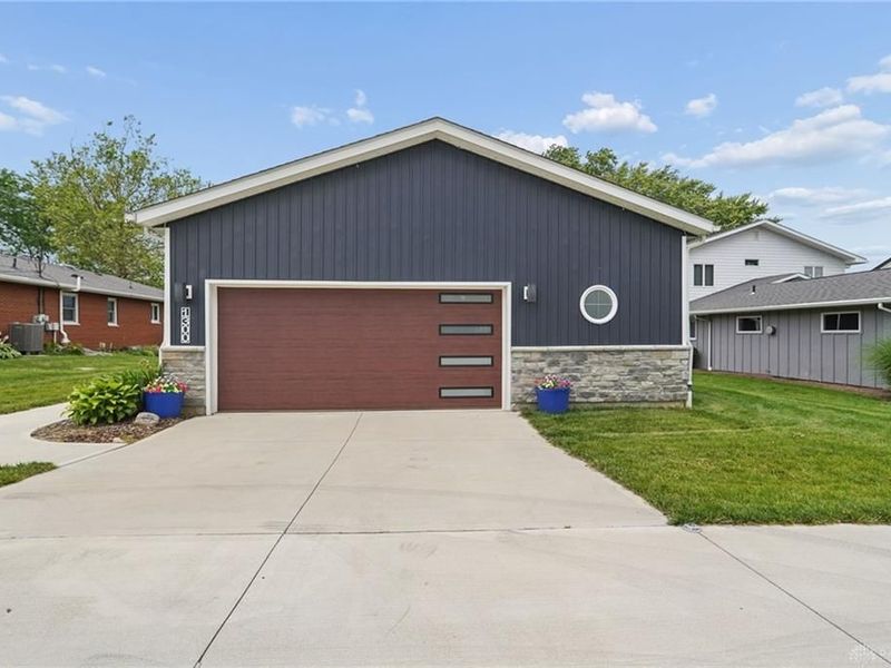 1300 E Choctaw Drive, London, OH 43140 Photo 4