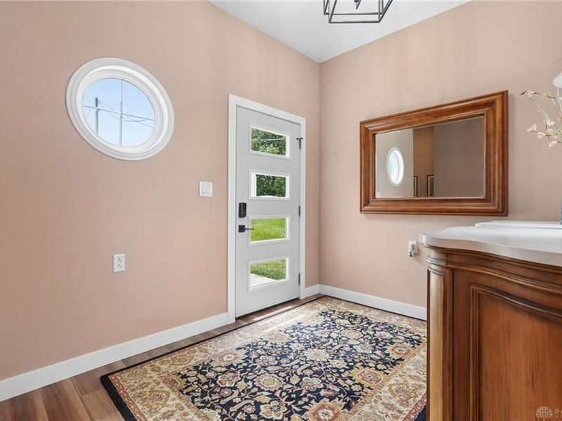 1300 E Choctaw Drive, London, OH 43140 Photo 6