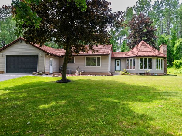 989 McCabe Avenue NE, Ada, MI 49301
