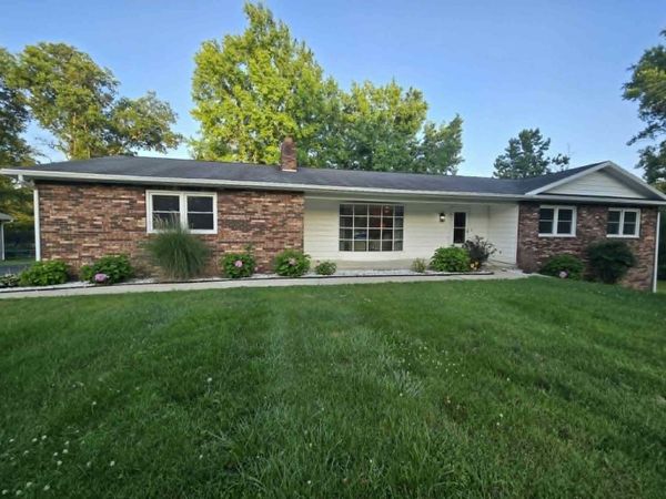 15680 N Cooks Drive , Mt Vernon, IL 62864