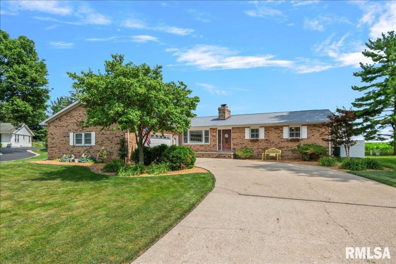 230 Twin Oaks Drive, Rochester, IL 62563 Main Photo