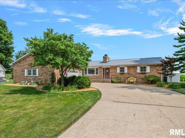 230 TWIN OAKS Drive, Rochester, IL 62563