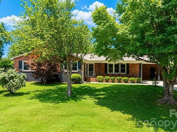 706 Hedrick Drive, Statesville, NC 28677