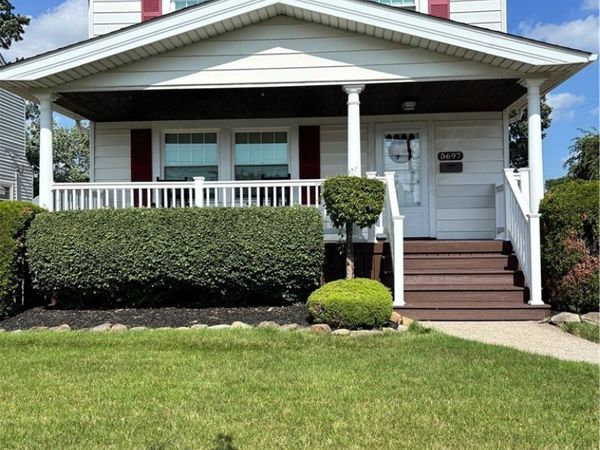5697 W 54th Street , Parma, OH 44129