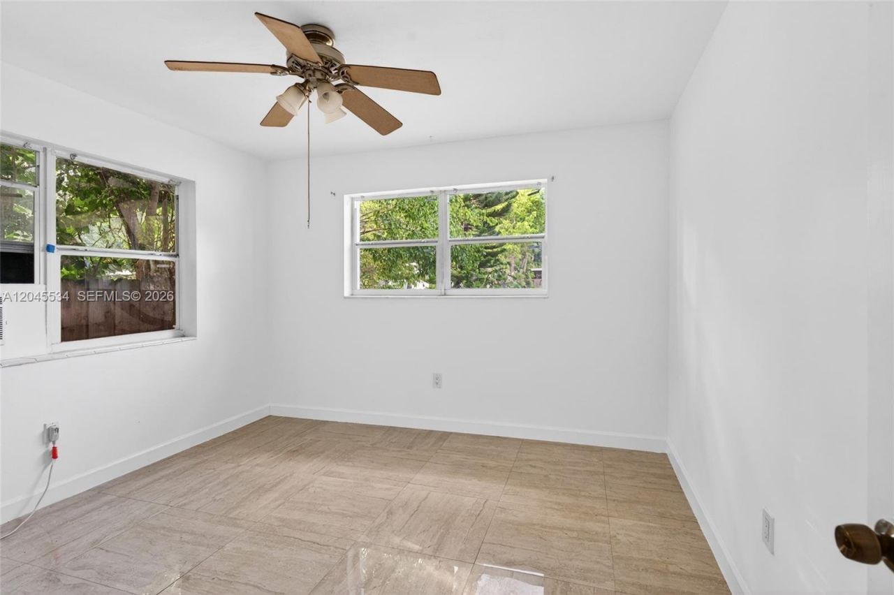 1350 NE 149th St, Unit 2, Miami, FL 33161 Photo