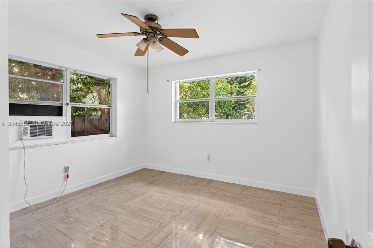 1350 NE 149th St, Unit 2, Miami, FL 33161 Photo