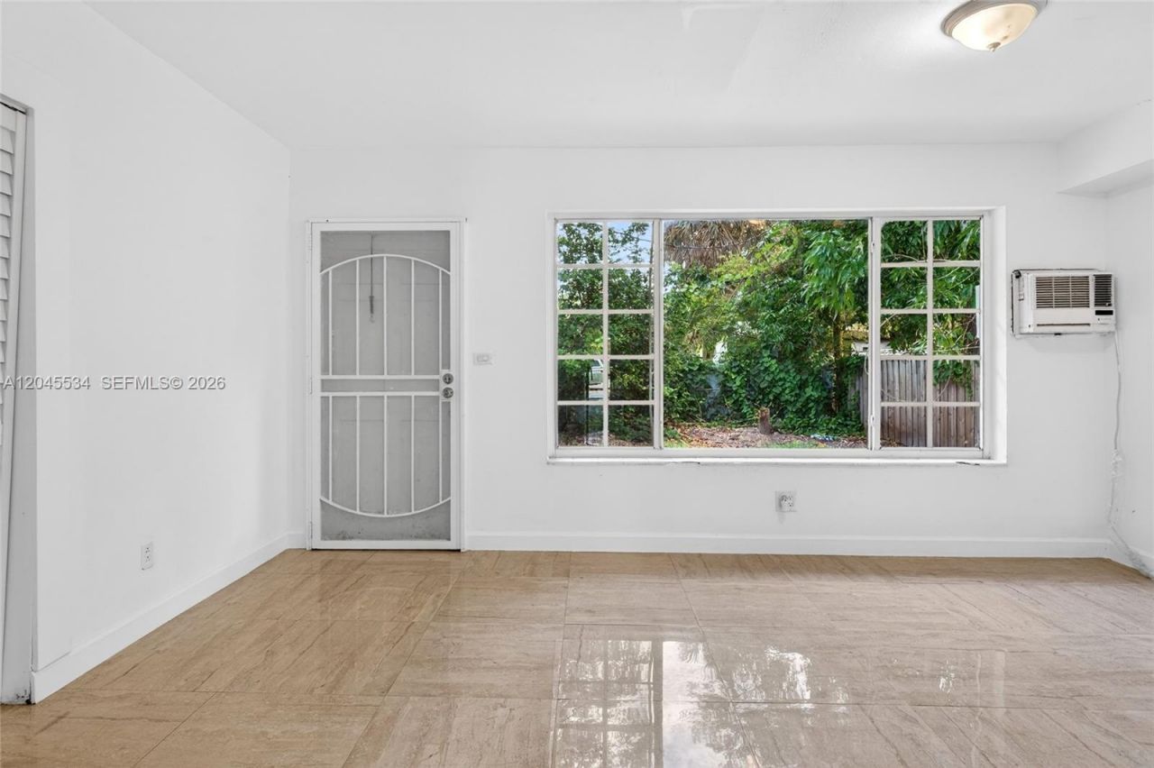 1350 NE 149th St, Unit 2, Miami, FL 33161 Photo