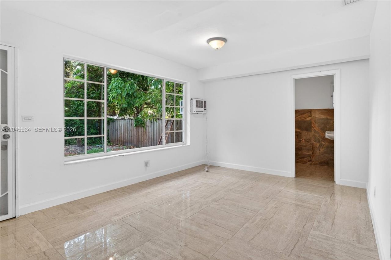 1350 NE 149th St, Unit 2, Miami, FL 33161 Photo
