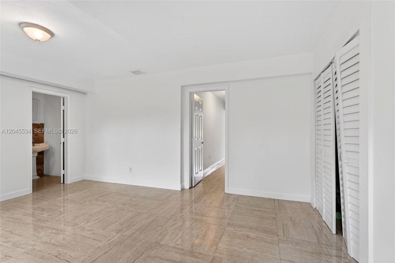 1350 NE 149th St, Unit 2, Miami, FL 33161 Photo