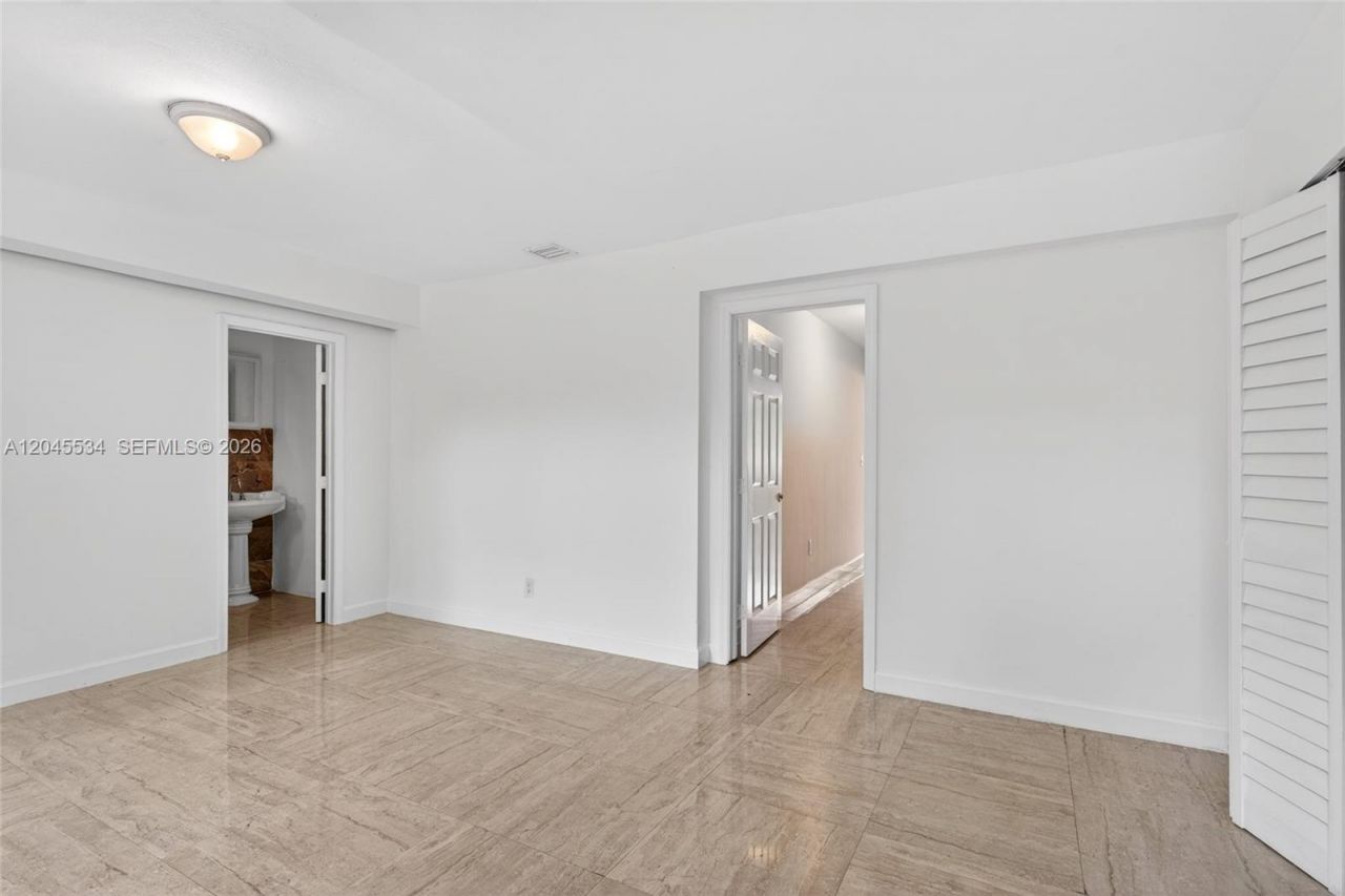 1350 NE 149th St, Unit 2, Miami, FL 33161 Photo