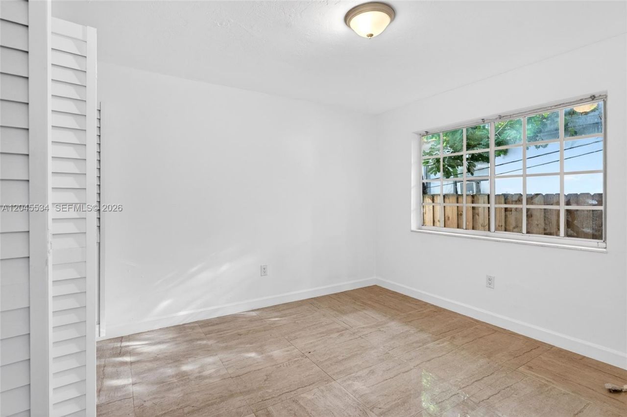 1350 NE 149th St, Unit 2, Miami, FL 33161 Photo