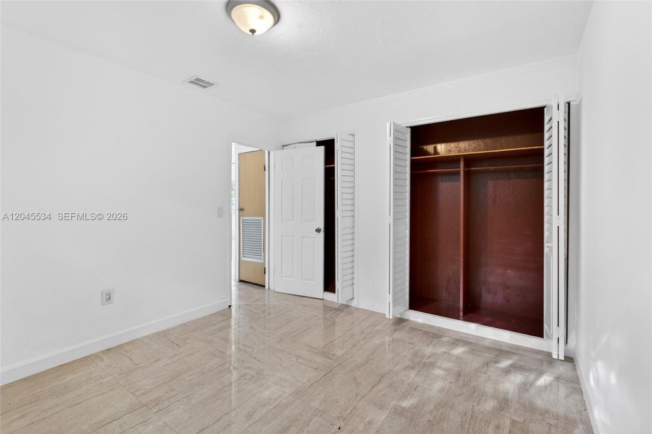 1350 NE 149th St, Unit 2, Miami, FL 33161 Photo