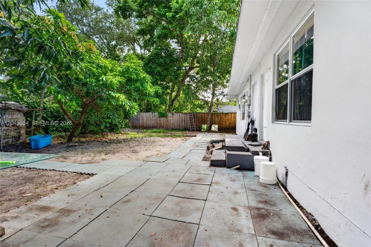1350 NE 149th St, Unit 2, Miami, FL 33161 Photo