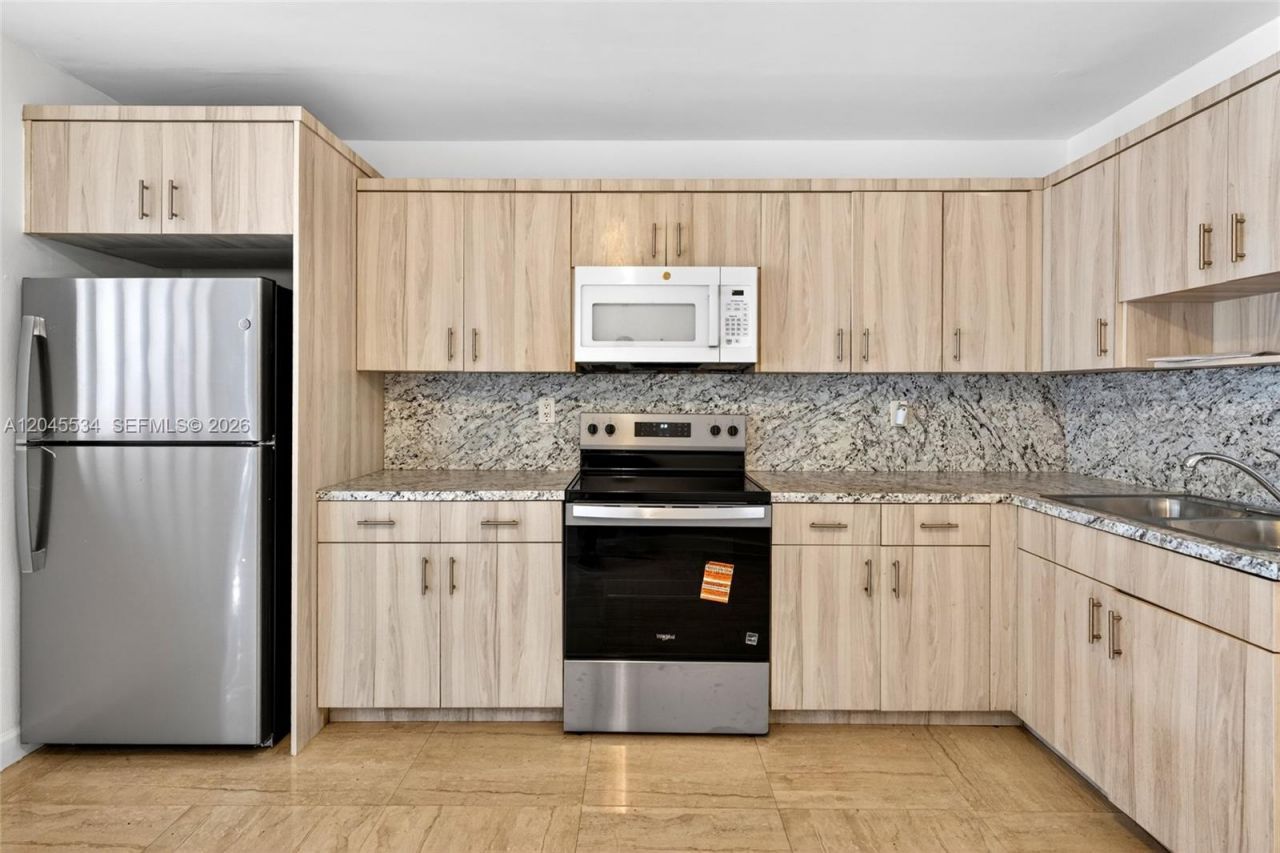 1350 NE 149th St, Unit 2, Miami, FL 33161 Photo