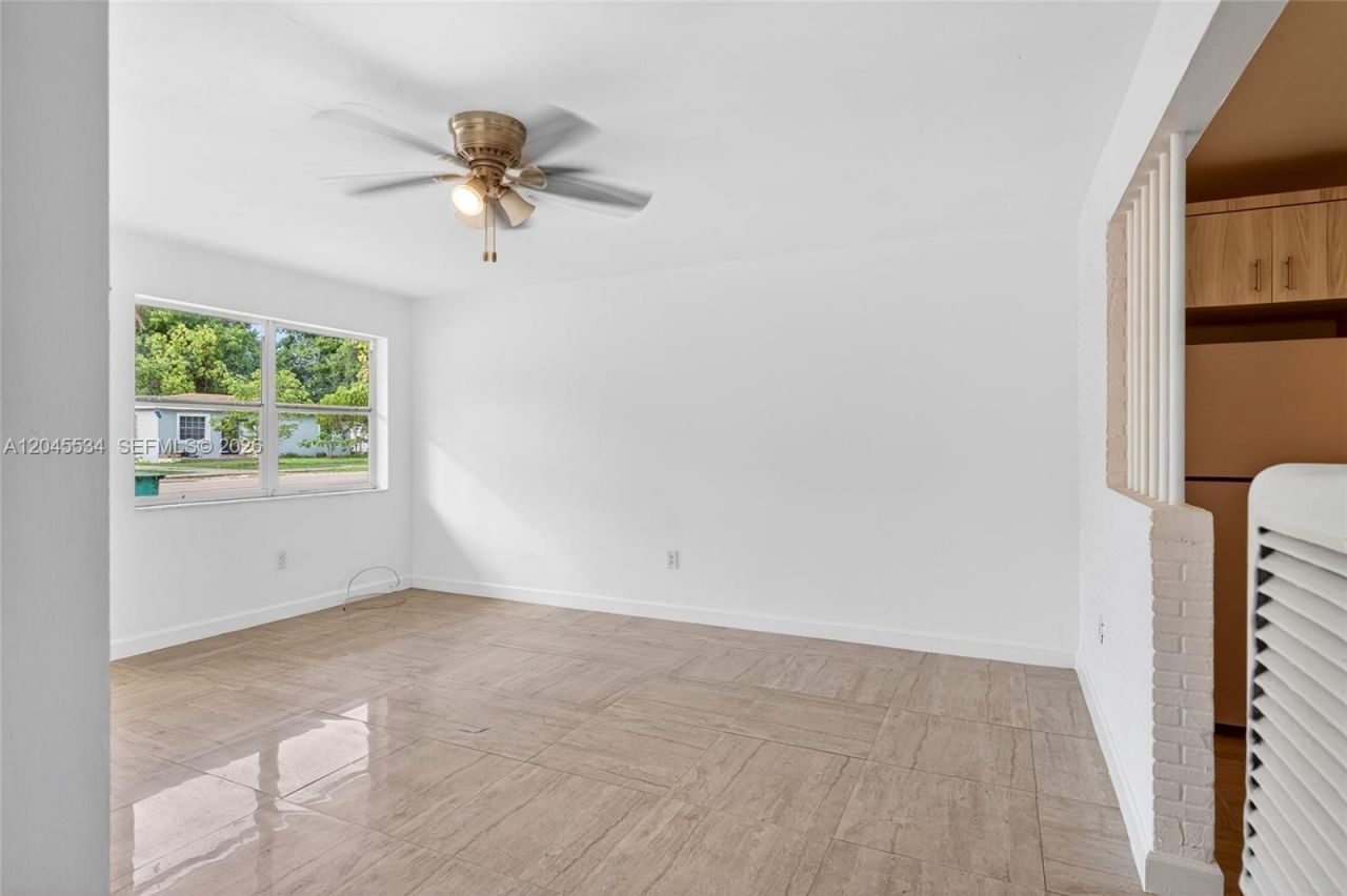 1350 NE 149th St, Unit 2, Miami, FL 33161 Photo