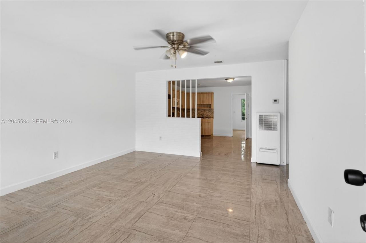 1350 NE 149th St, Unit 2, Miami, FL 33161 Photo
