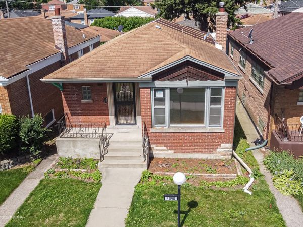 9040 S Oglesby Avenue, Chicago, IL 60617