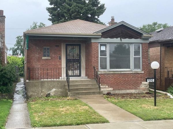 9040 S Oglesby Avenue, Chicago, IL 60617