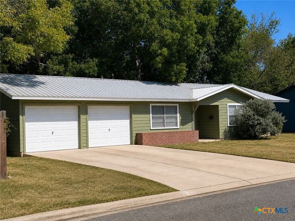 511 Milam Street , Luling, TX 78648
