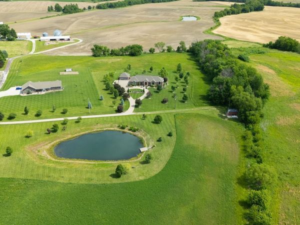507 E HIGH Street, Mendon, IL 62351