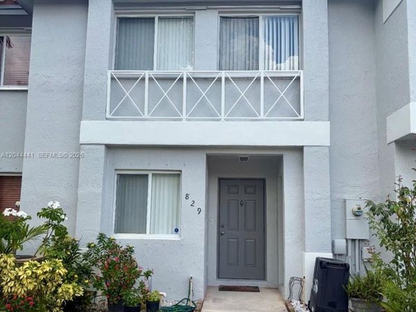 829 NW 208th Way , Pembroke Pines, FL 33029