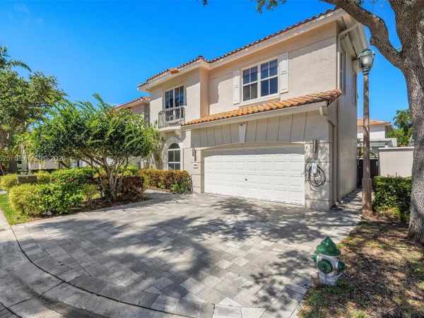 1549 Shoreline Way , Hollywood, FL 33019