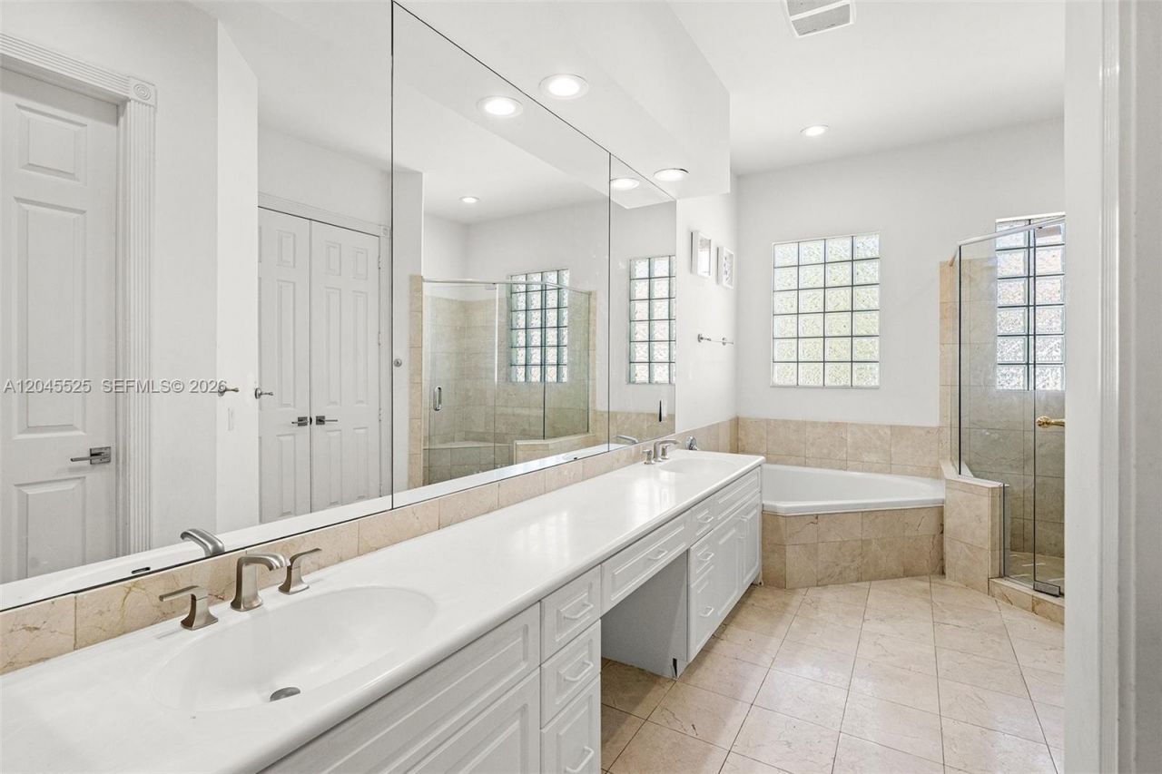 1549 Shoreline Way , Hollywood, FL 33019 Photo