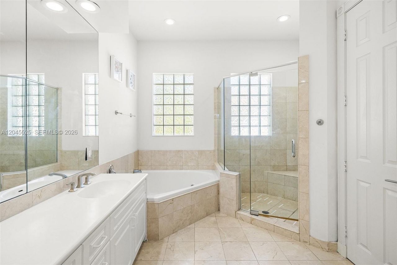 1549 Shoreline Way , Hollywood, FL 33019 Photo