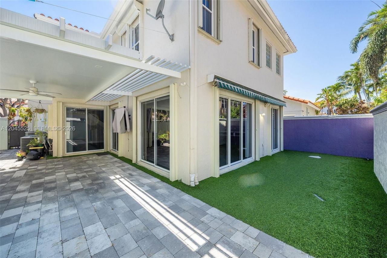 1549 Shoreline Way , Hollywood, FL 33019 Photo
