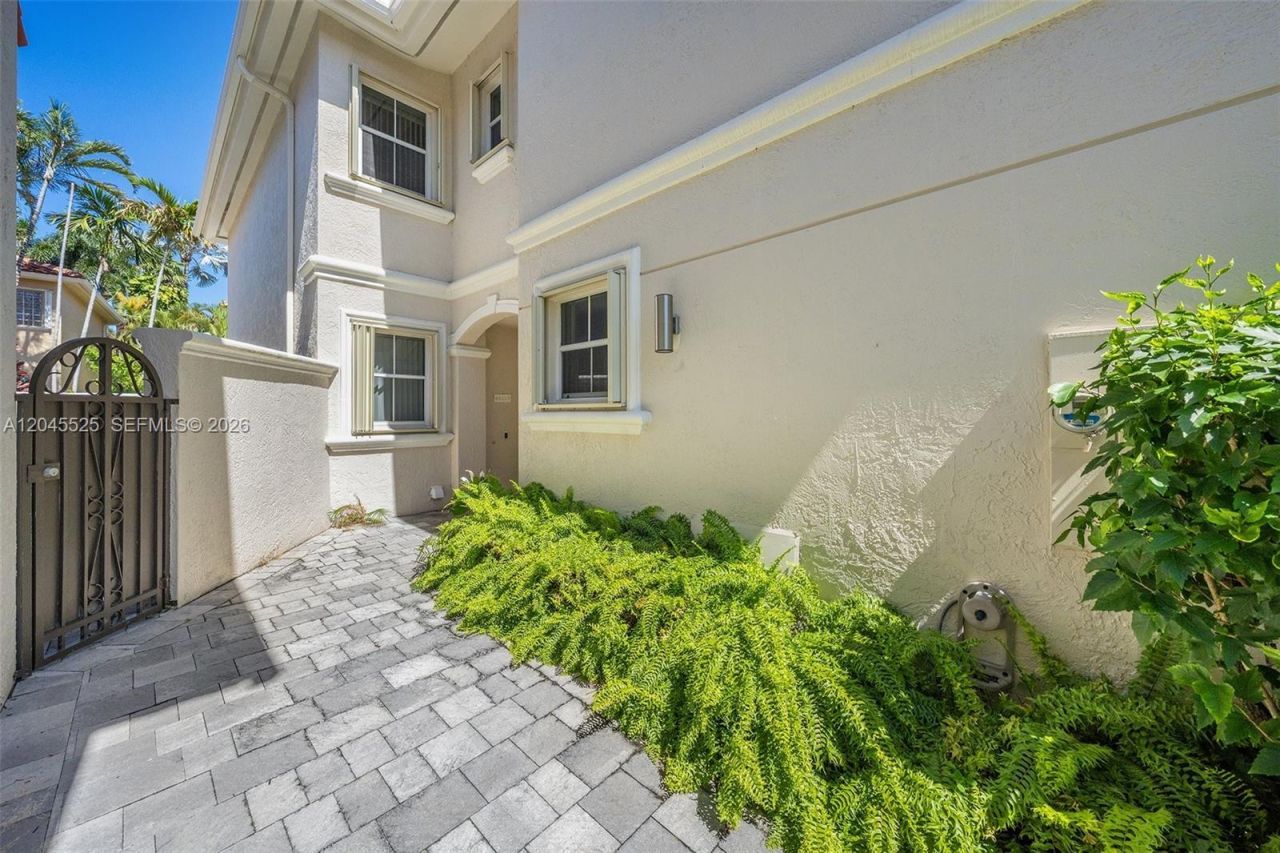 1549 Shoreline Way , Hollywood, FL 33019 Photo