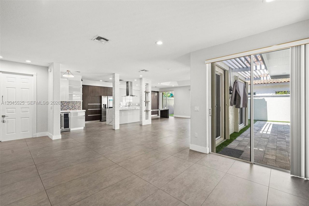 1549 Shoreline Way , Hollywood, FL 33019 Photo