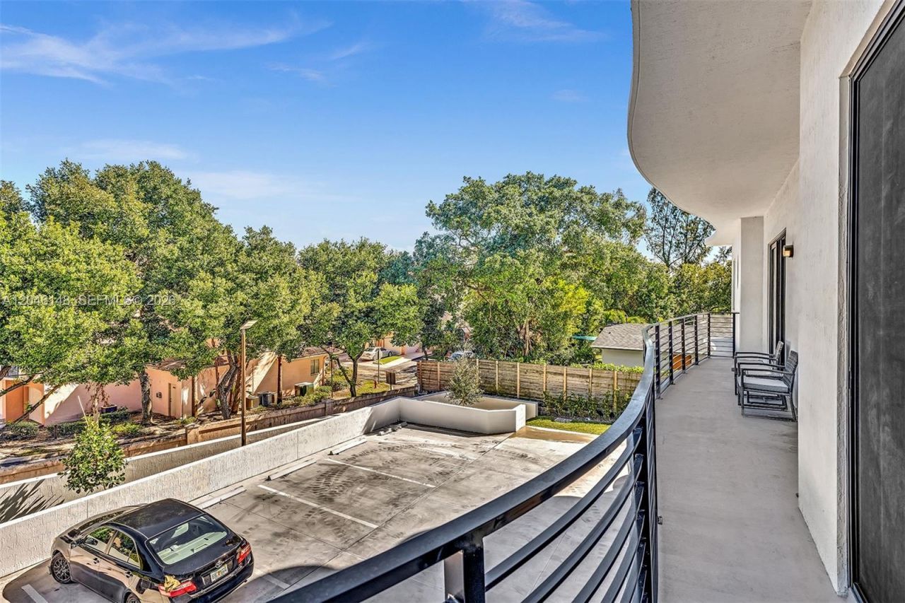 2100 Miami Rd , Unit 204, Fort Lauderdale, FL 33316 Photo