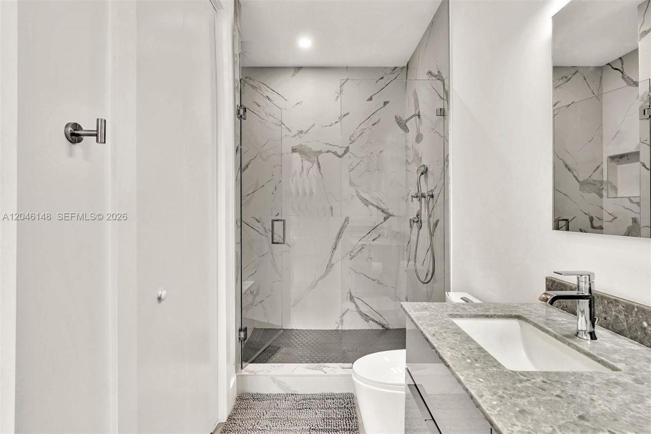 2100 Miami Rd , Unit 204, Fort Lauderdale, FL 33316 Photo