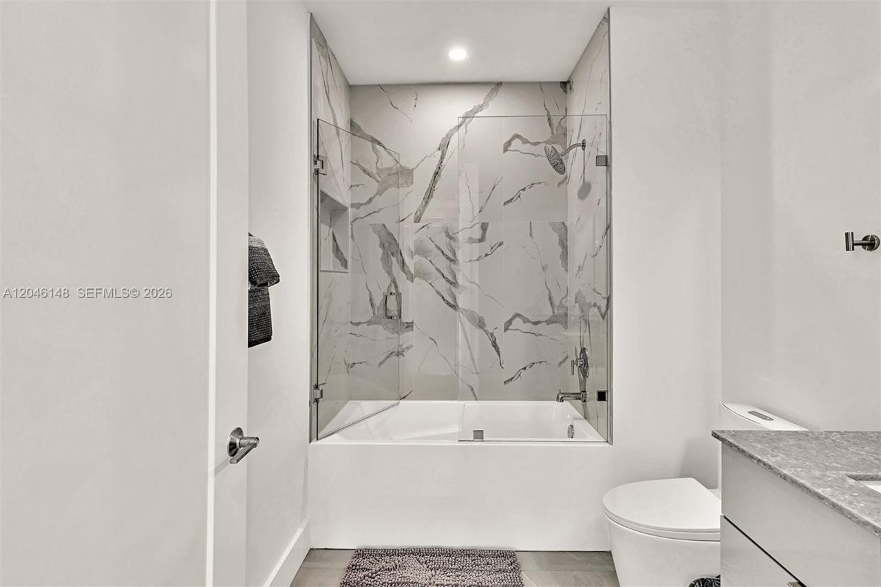 2100 Miami Rd , Unit 204, Fort Lauderdale, FL 33316 Photo