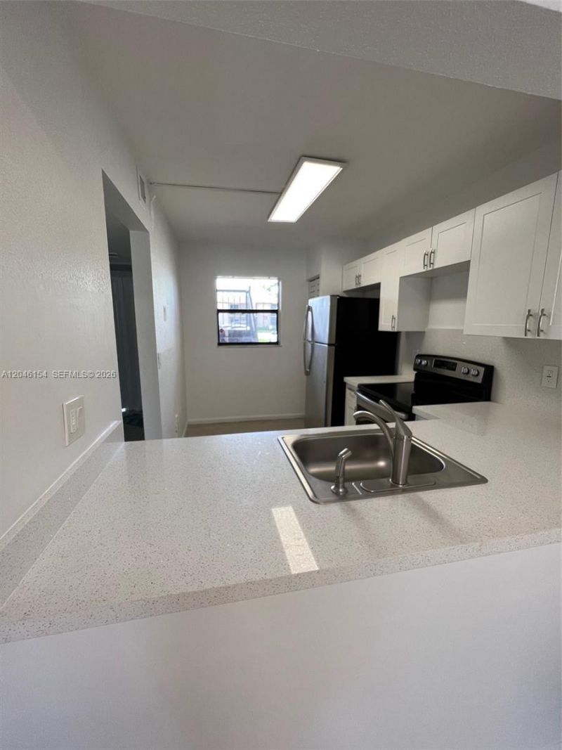 852 NE 209th St, Unit 104-38, Miami, FL 33179 Photo