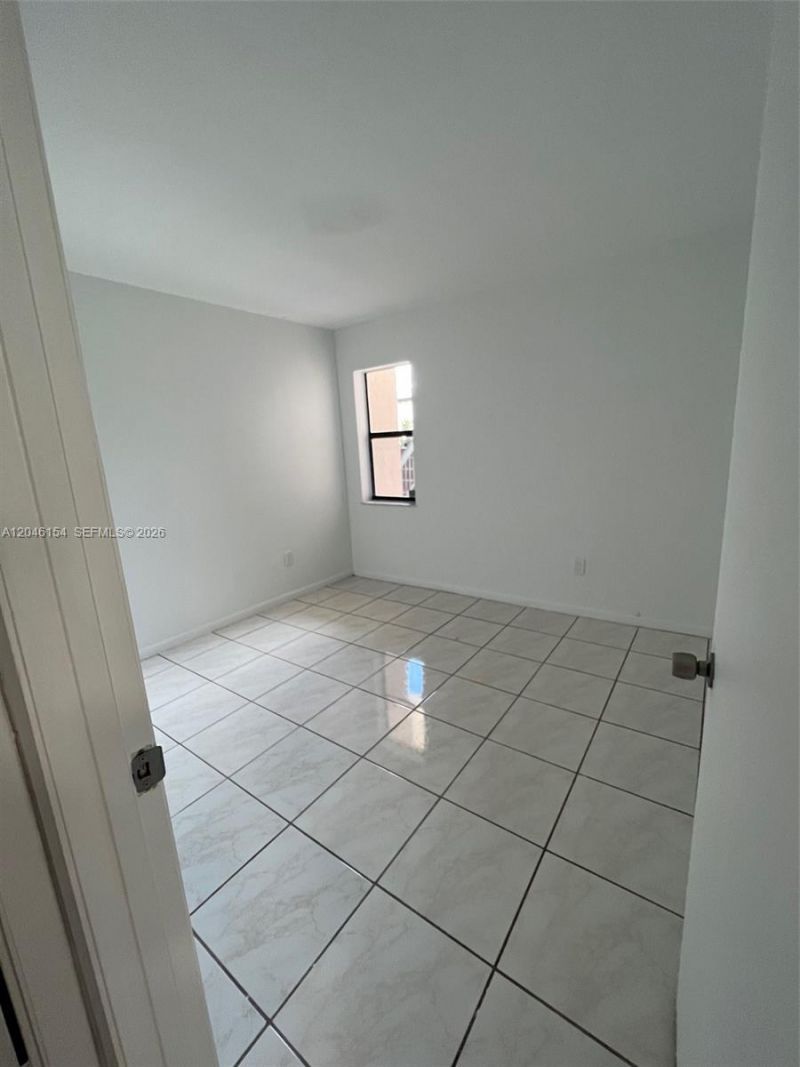 852 NE 209th St, Unit 104-38, Miami, FL 33179 Photo