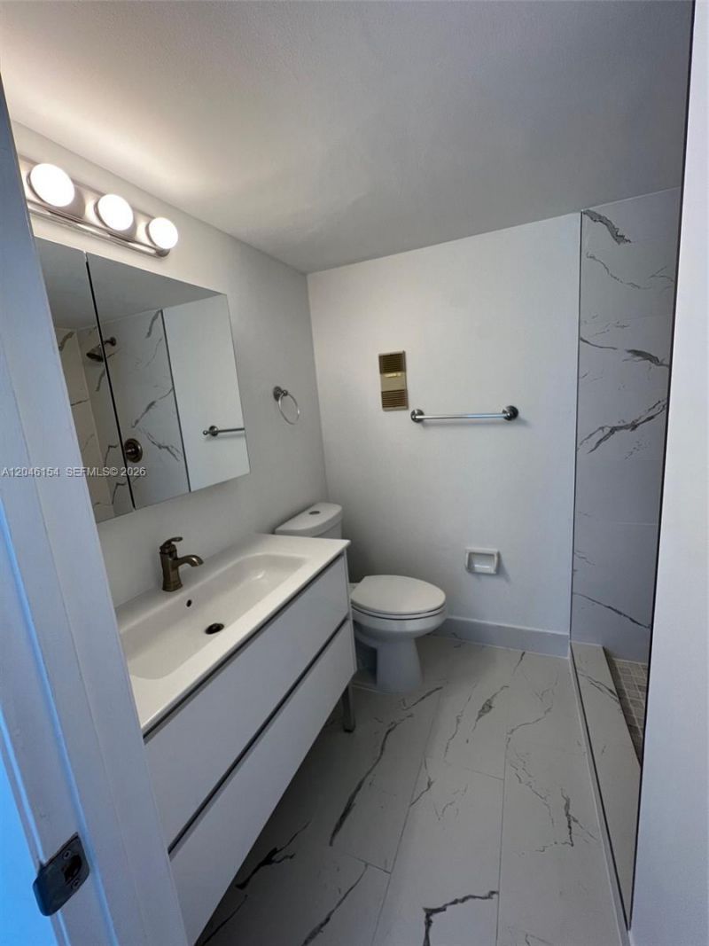 852 NE 209th St, Unit 104-38, Miami, FL 33179 Photo