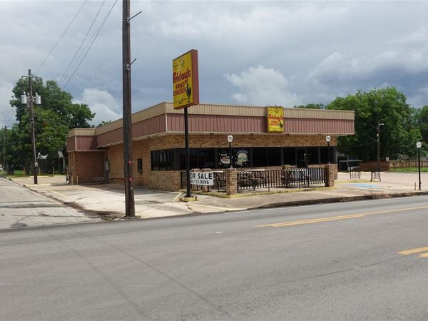 122 E 5th ST, Shiner, TX 77984