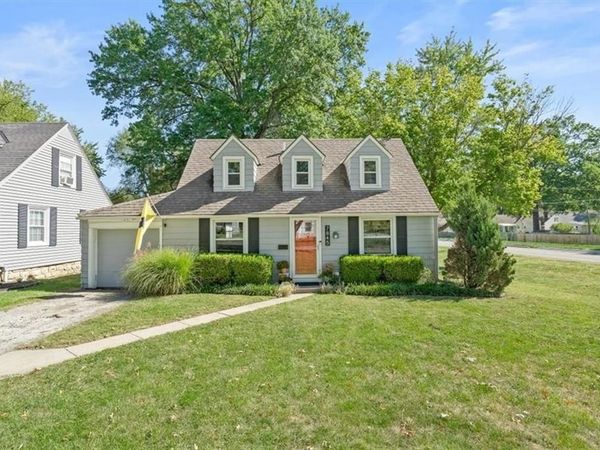 7845 Summit Street, Kansas City, MO 64114