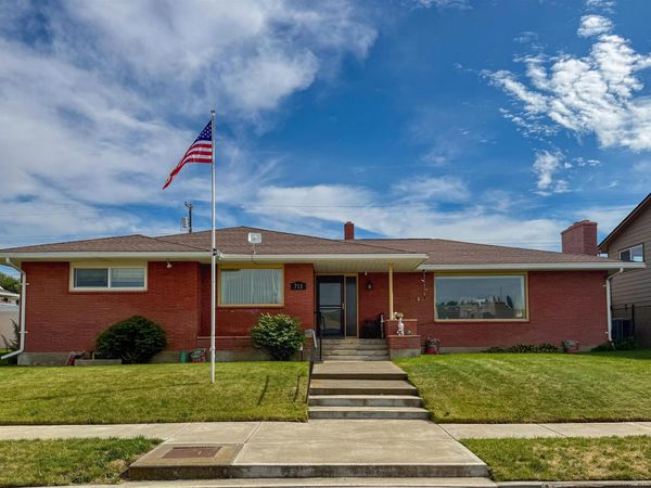 712 E 2nd Ave, Odessa, WA 99159