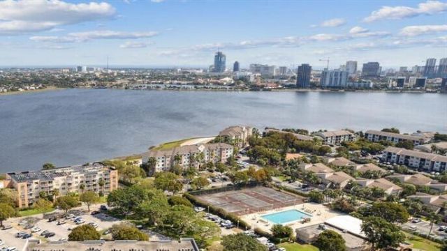 500 Executive Center Drive, Unit 3i, West Palm Beach, FL 33401 Photo