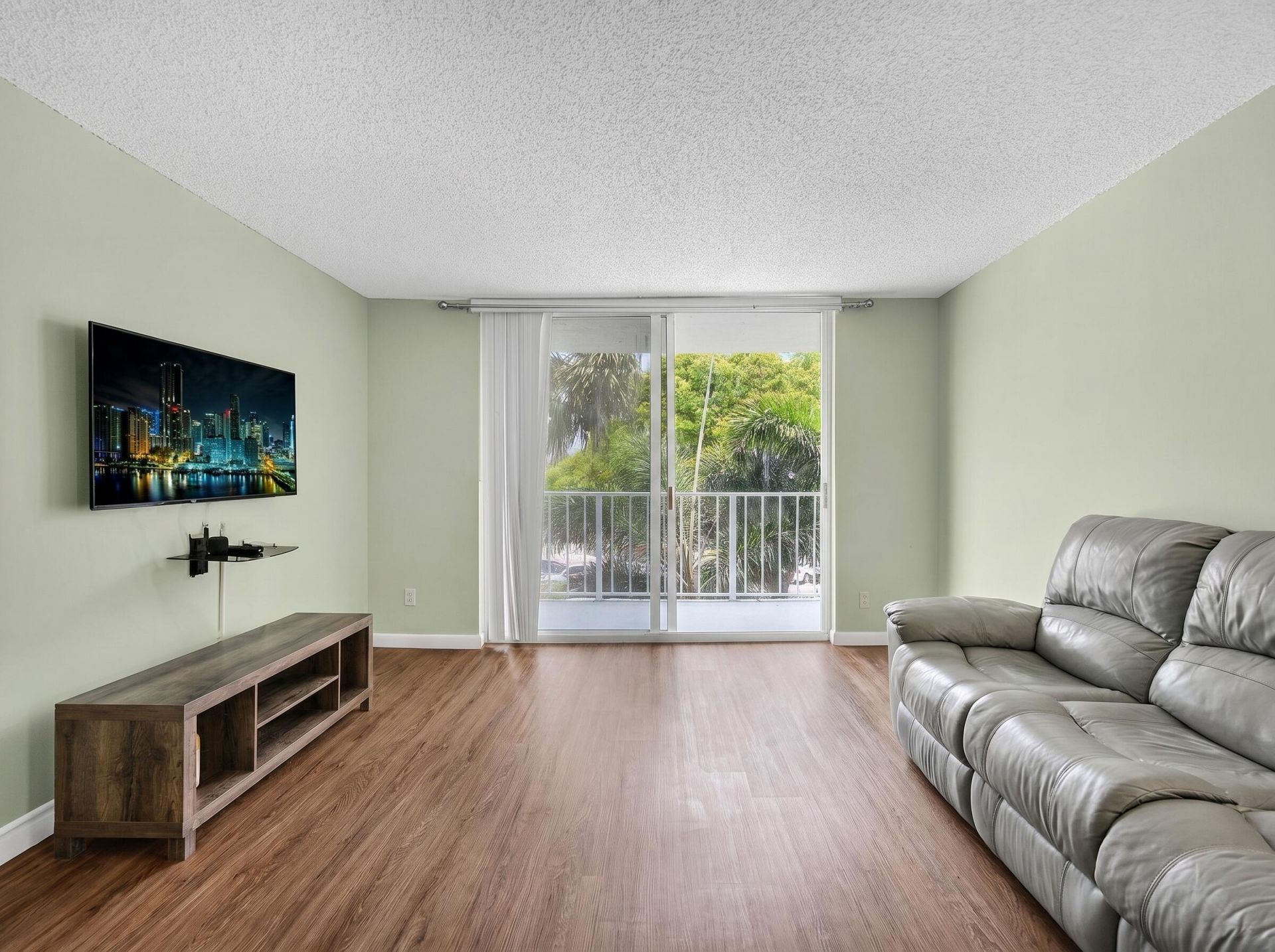 500 Executive Center Drive, Unit 3i, West Palm Beach, FL 33401 Photo