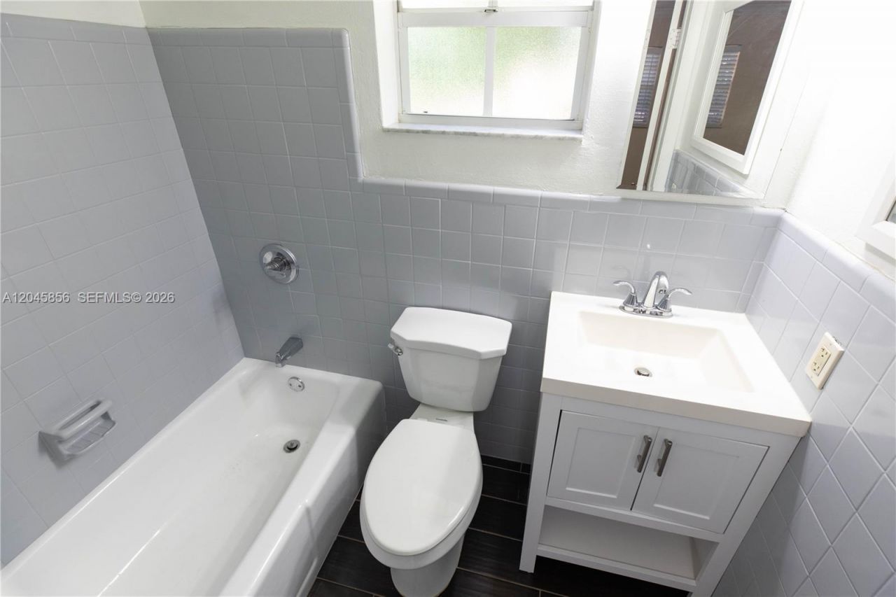 2945 Day Ave , Unit 2953, Miami, FL 33133 Photo