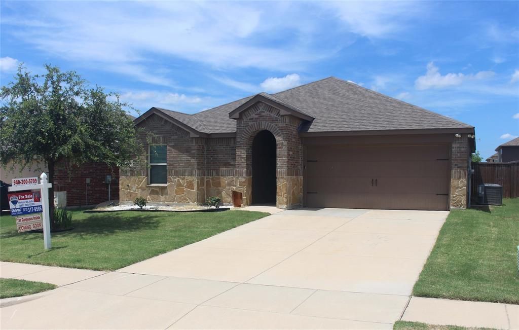 825 Alton Drive, Aubrey, TX 76227 Main Photo