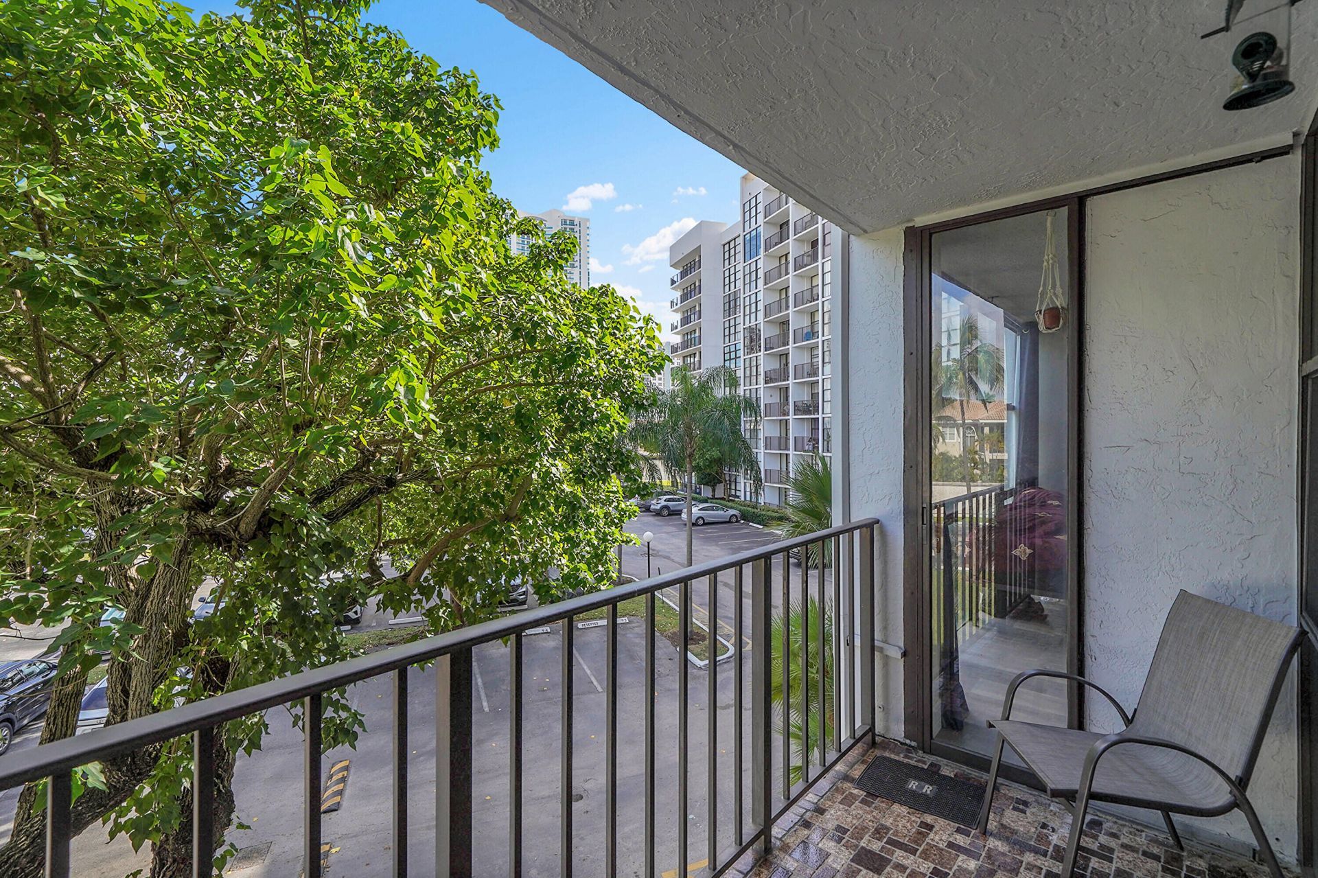 1000 Parkview Drive, Unit 306, Hallandale Beach, FL 33009 Photo