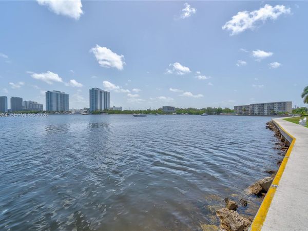 3000 Marcos Dr, Unit P612, Aventura, FL 33160